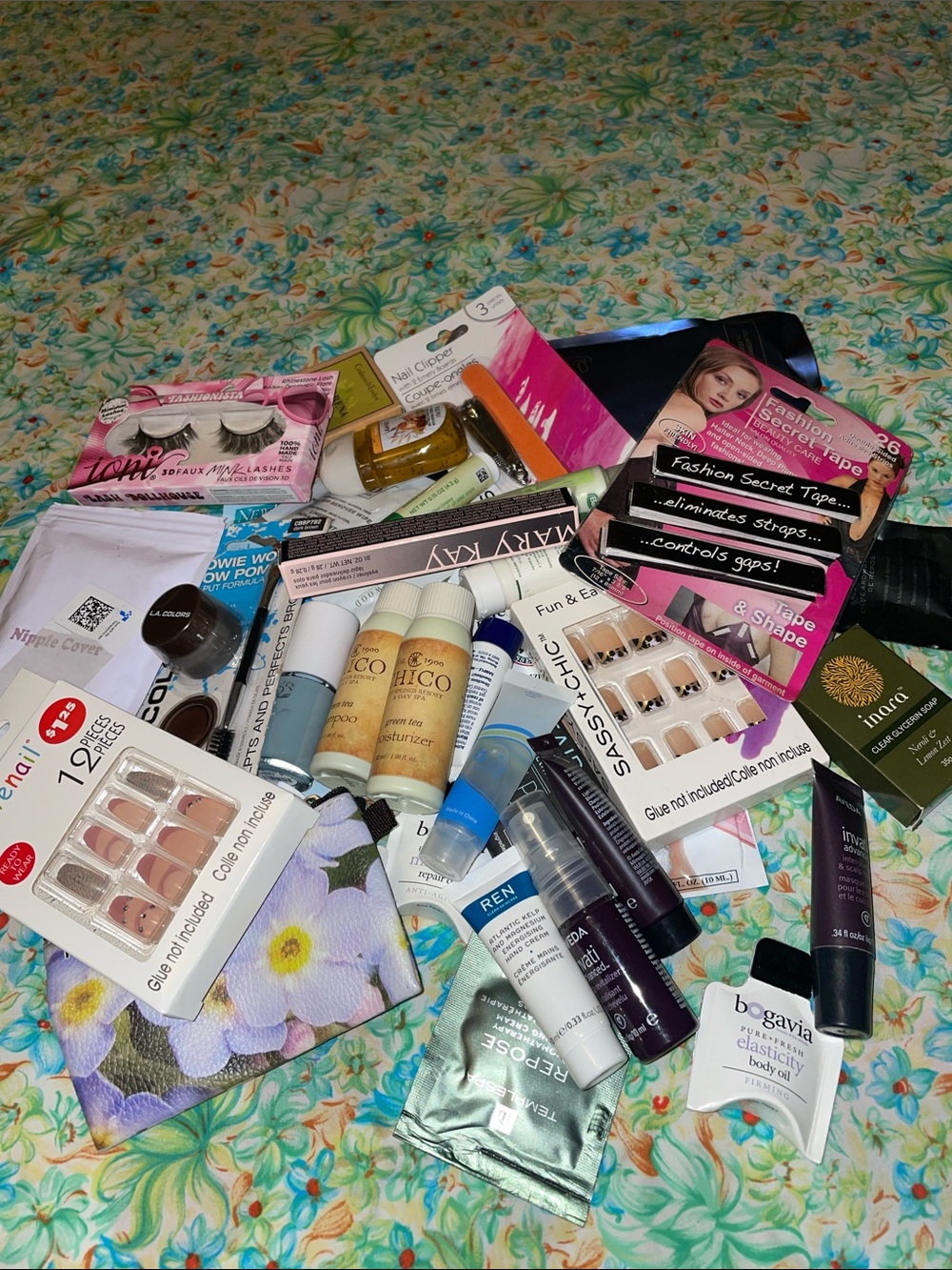 Large mystery, bundle of Bath body and beauty (35+)